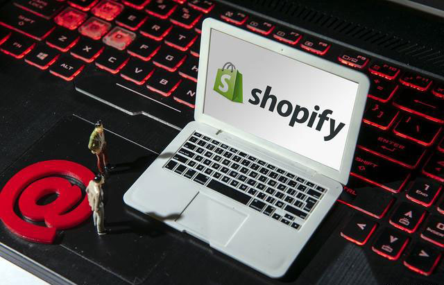 定制外貿(mào)獨立站商城和選擇Shopify建站大比拼，一擼到底！